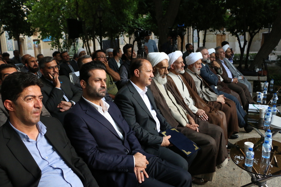 اهدای نشان ملی مفاخر به آیت الله احمد بهشتی
