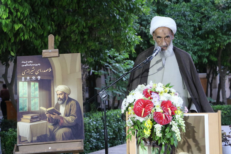 اهدای نشان ملی مفاخر به آیت الله احمد بهشتی