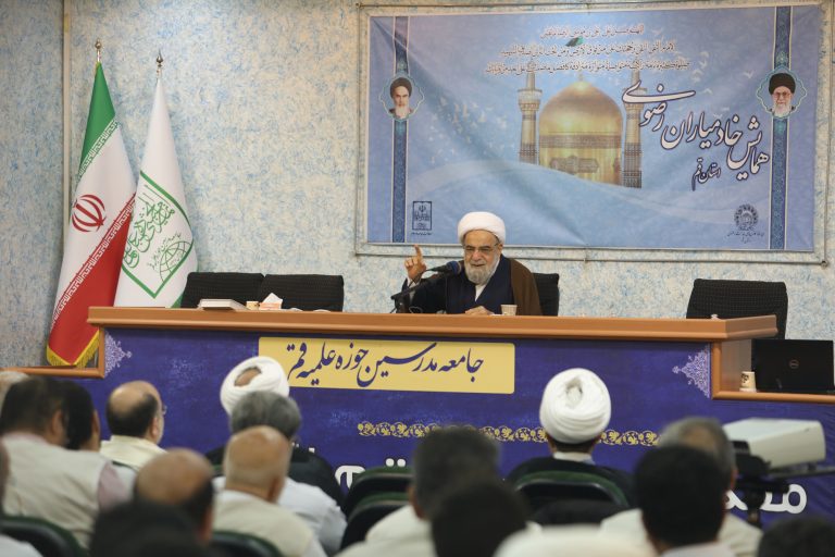 آیت الله طبسی در همایش خادمیاران رضوی: حرم امام رضا(ع) پایگاه نشر معارف شیعه در سطح جهان است / مکتب اهل بیت(ع) به زودی سراسر جهان را فرا خواهد گرفت
