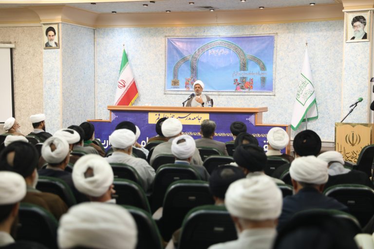 سخنرانی حسن هنرمند مدیرکل بنیاد شهید و امور ایثارگران استان قم در پنجاه و چهارمین همایش ائمه جماعات مساجد استان قم