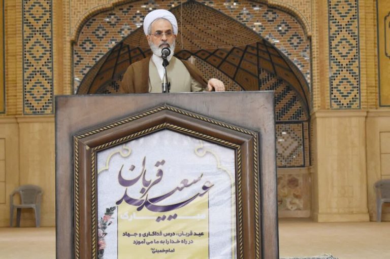 آیتالله اعرافی در خطبههای نماز عید قربان شهرستان میبد: مقابله با مفاسد اقتصادی، اجتماعی و اخلاقی وظیفهای همگانی است