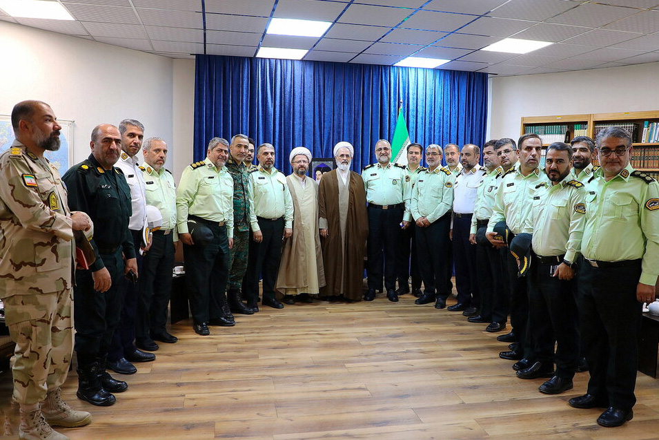 آیتالله اعرافی در دیدار فرمانده انتظامی استان قم تأکید کرد: لزوم مشارکت مردمی در تأمین امنیت