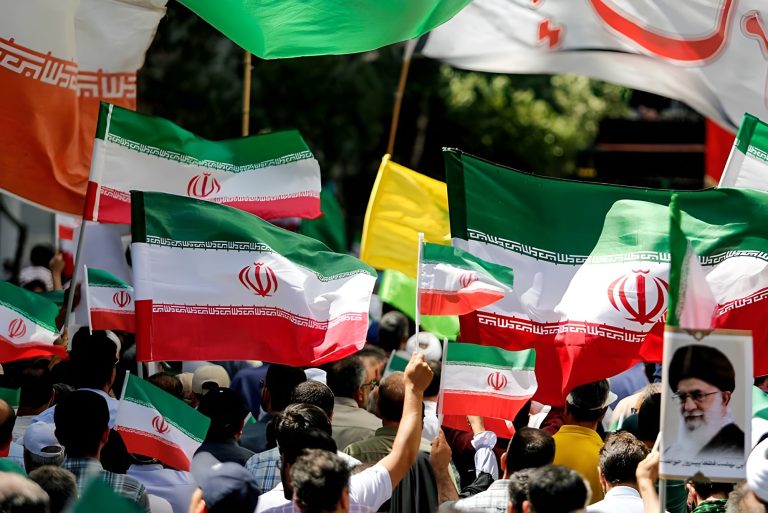 بیانیه جامعه مدرسین در پاسداشت حضور پرشکوه مردم در راهپیمایی جمعه خشم و نصر؛ ملت ایران مثل کوه ایستاده است