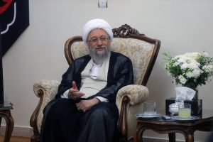 دیدار آیت الله آملی لاریجانی با خانواده شهیدان غلامعلی رشید، حسین سلامی و محمد باقری