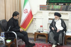 آیتالله حسینیبوشهری در دیدار استاندار قم تأکید کرد: لزوم پرهیز از ایجاد حساسیتهای بیمورد در سطح کشور / حل مشکلات باید در چارچوب منطقی خود صورت گیرد