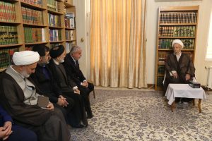 آیت الله العظمی مکارم شیرازی در دیدار وزیر گردشگری: باید جامعه را نسبت به آینده دلگرم کرد