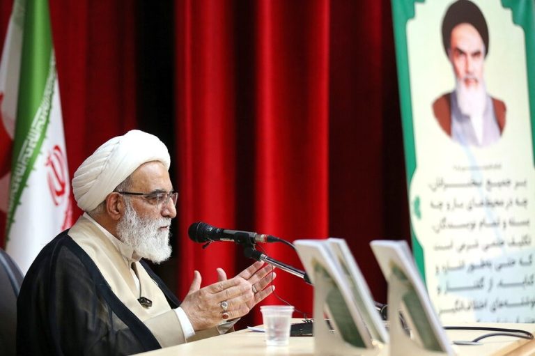 آیت الله شبزندهدار در همایش «امت احمد»: اگر مبلغ دینی سخنش را فقط برای خدا بیان کند، آن سخن در دلها مینشیند