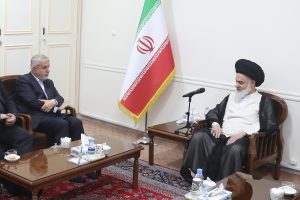 آیت الله حسینی بوشهری در دیدار وزیر گردشگری: حوزه علمیه ظرفیت‌های خوبی برای کمک به اداره کشور دارد
