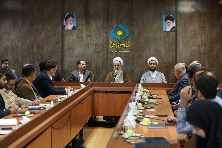 آیت‌ الله اعرافی در جلسه شورای فرهنگی رسانه ملی تأکید کرد: ضرورت همکاری عمیق‌تر حوزه‌های علمیه و رسانه ملی