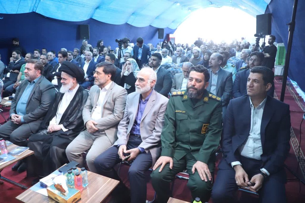 مراسم افتتاح سایت خورشیدی ۶ مگاواتی «رزاق» با حضور آیت الله حسینی بوشهری