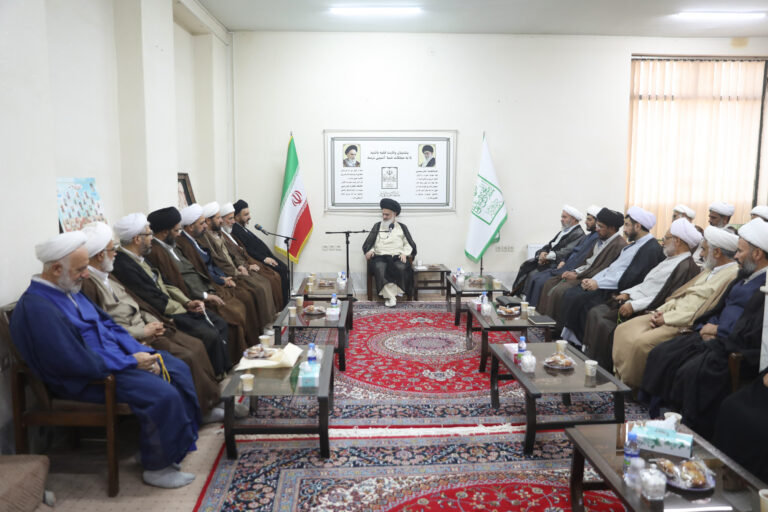 انتقاد آیت الله حسینی بوشهری از برخورد گزینشی رسانهها نسبت به روحانیت