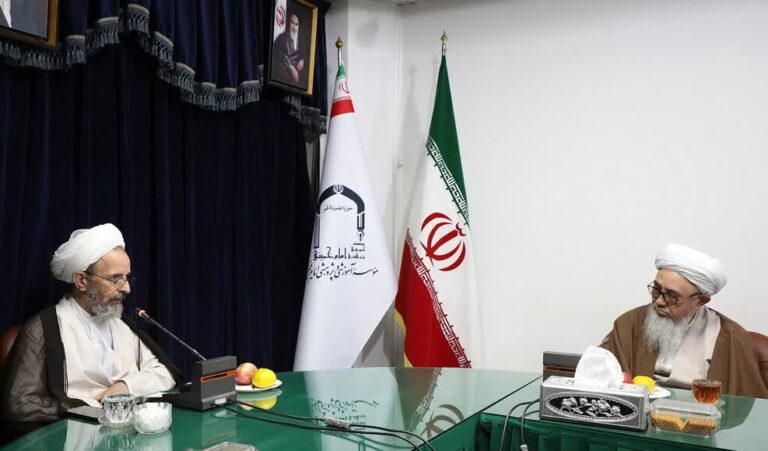 آیت الله رجبی در دیدار رئیس حوزه علمیه افغانستان تأکید کرد: لزوم همکاری بینالمللی نیروهای مؤمن برای مقابله با تهاجم فرهنگی دشمنان