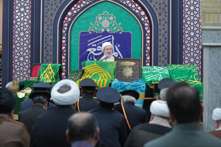 آیت الله اراکی در آیین غبارروبی امامزاده موسی مبرقع(ع): هر جا ذکر خدا باشد حیات وجود دارد