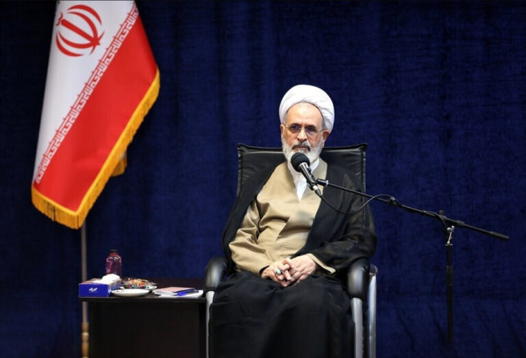 آیت‌ الله اعرافی در دیدار نمایندگان ولی‌فقیه در بنیاد مسکن: راه را باید برای نقش‌آفرینی مردم باز کرد