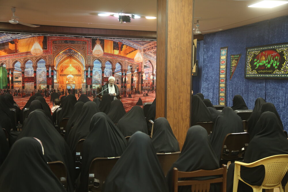 دیدار آیت‌الله فقیهی با جمعی از طلاب خواهر حوزه آیت‌الله شهید غفاری(ره)3