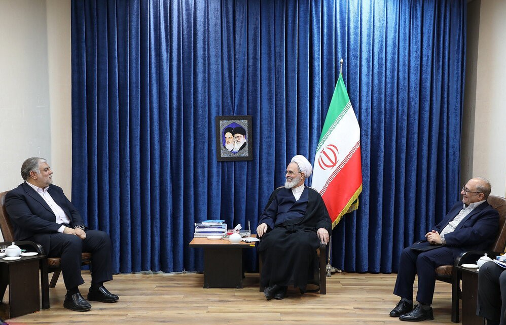 دیدرا فرامرز عظیمی شهردار قم با آیت الله اعرافی1