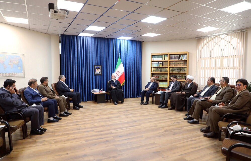 دیدرا فرامرز عظیمی شهردار قم با آیت الله اعرافی3