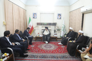 آیت الله حسینی بوشهری در دیدار رئیس مرکز ملی فضای مجازی: مسئولین به جای تمرکز بر مسائل کم‌اهمیت، به اولویت‌های واقعی کشور توجه کنند