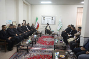 آیت الله حسینی بوشهری در دیدار مدیرکل آموزش و پرورش و رئیس مجمع خیرین مدرسه ساز استان قم: هدف دشمن گرفتن هویت ملی و دینی از دانش آموزان است