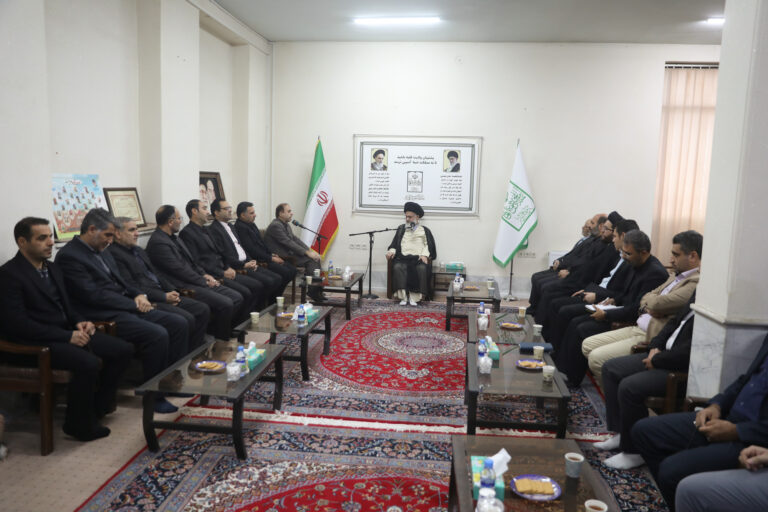 آیت الله حسینی بوشهری در دیدار مدیرکل آموزش و پرورش و رئیس مجمع خیرین مدرسه ساز استان قم: هدف دشمن گرفتن هویت ملی و دینی از دانش آموزان است