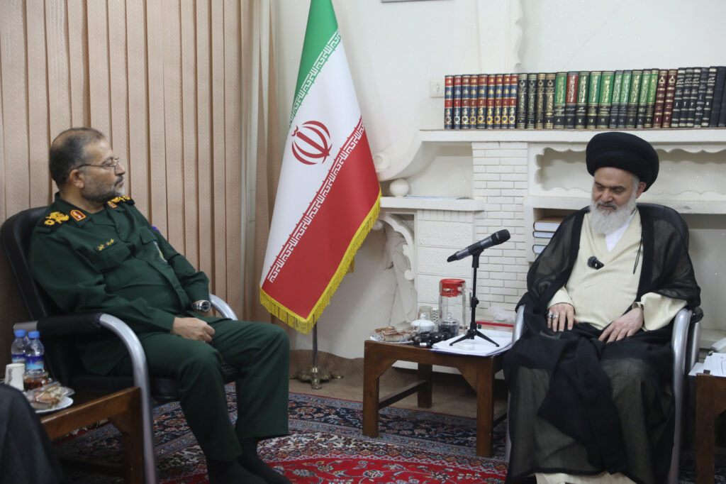 دیدار سردار غلامرضا سلیمانی رئیس سازمان بسیج مستضعفین با آیت الله حسینی بوشهری