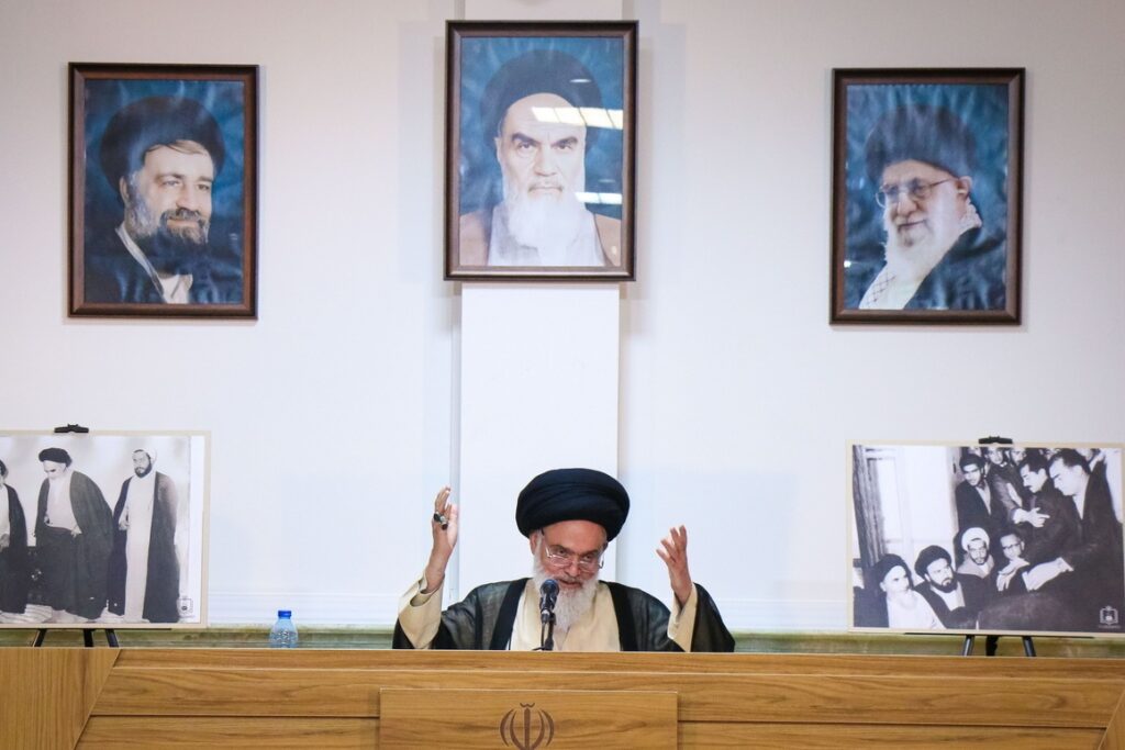 آیین رونمایی از مجموعه هفتجلدی «مفتاحالهدایه فی شرح تحریر الوسیله» اثر آیتالله مرتضی مقتدایی2