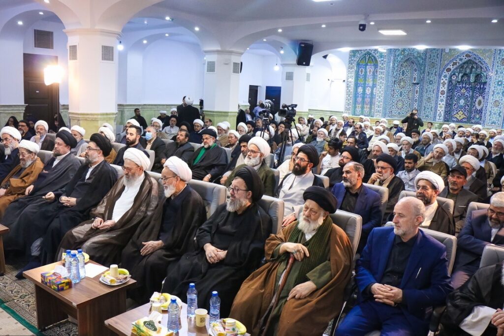 آیین رونمایی از مجموعه هفتجلدی «مفتاحالهدایه فی شرح تحریر الوسیله» اثر آیتالله مرتضی مقتدایی5