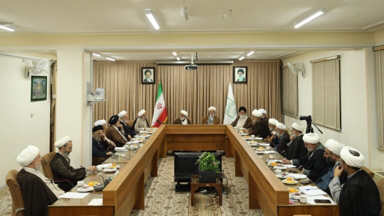 فصل جدید همکاری‌های حوزه علمیه قم و مشهد کلید خورد / بررسی راهکارهای تحقق «حوزه پیشرو و سرآمد»