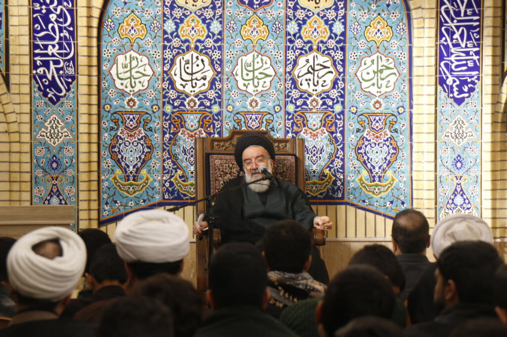 آیت‌الله سید احمد خاتمی در مدرسه علمیه صالحیه کرمان