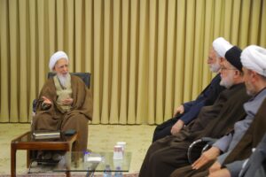 آیت الله العظمی جوادی در دیدار رئیس قوه قضائیه: فاصله میان مسئولان و مردم، زمینه نفوذ دشمن را فراهم می‌کند