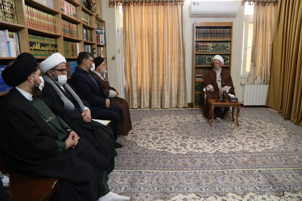 دیدار رئیس و مدیران مرکز وکلا، کارشناسان رسمی و مشاوران خانواده قوه قضائیه با آیت الله العظمی مکارم شیرازی (آذر 1404)