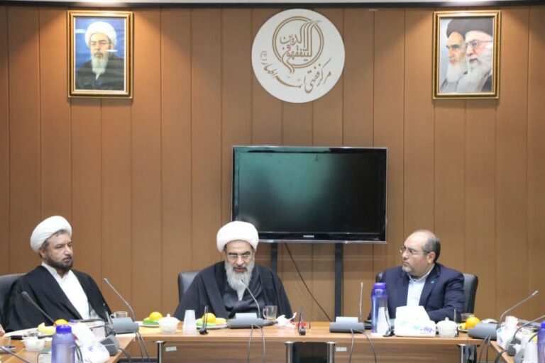 آیت الله فاضل لنکرانی در دیدار مسئولین بنیاد فرهنگی البرز: تعارض علم و دین، ساخته دشمنان برای جدایی حوزه از دانشگاه است