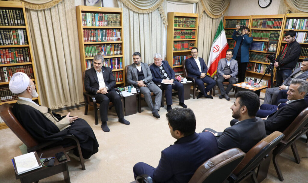 دیدار غلامرضا فتحعلی مدیرعامل بانک قرضالحسنه مهر ایران با آیت الله اعرافی