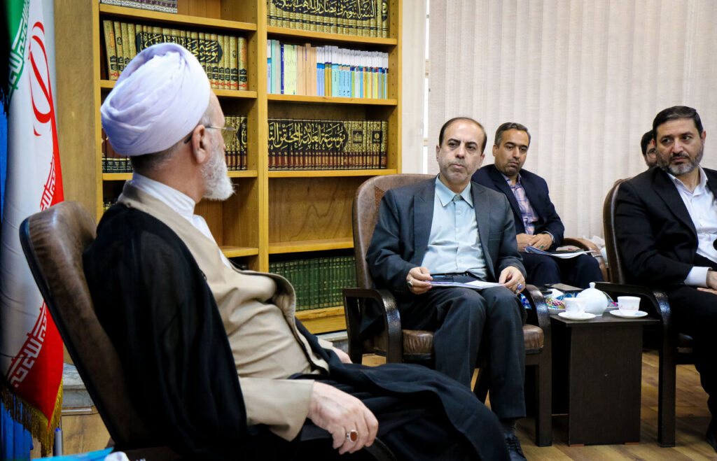 آیت‌الله اعرافی در دیدار با مدیرکل و معاونان آموزش‌وپرورش استان قم