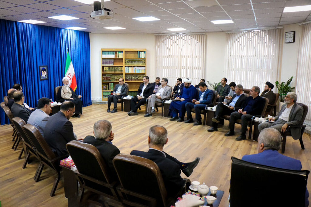 آیت‌الله اعرافی در دیدار با مدیرکل و معاونان آموزش‌وپرورش استان قم1