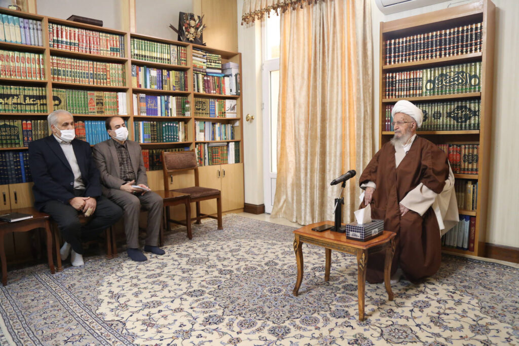 آیت‌الله العظمی مکارم شیرازی در دیدار با مدیرکل آموزش و پرورش استان قم1