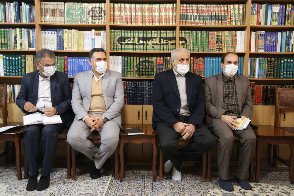 آیت‌الله العظمی مکارم شیرازی در دیدار با مدیرکل آموزش و پرورش استان قم2