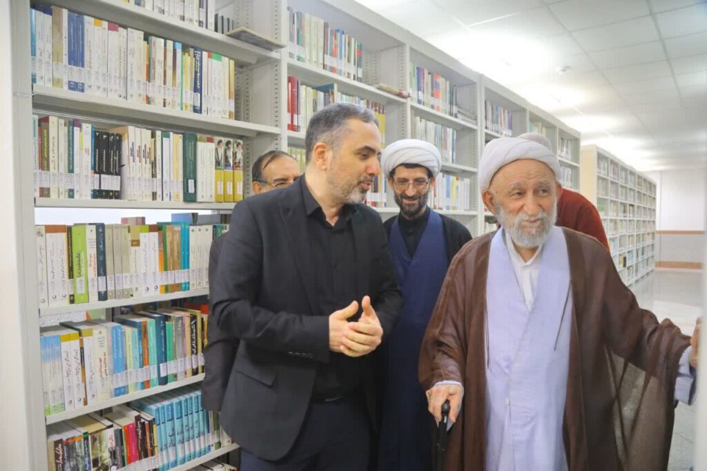 بازدید آیت‌الله استادی از مرکز فرهنگی آیت‌الله خسروشاهی 2
