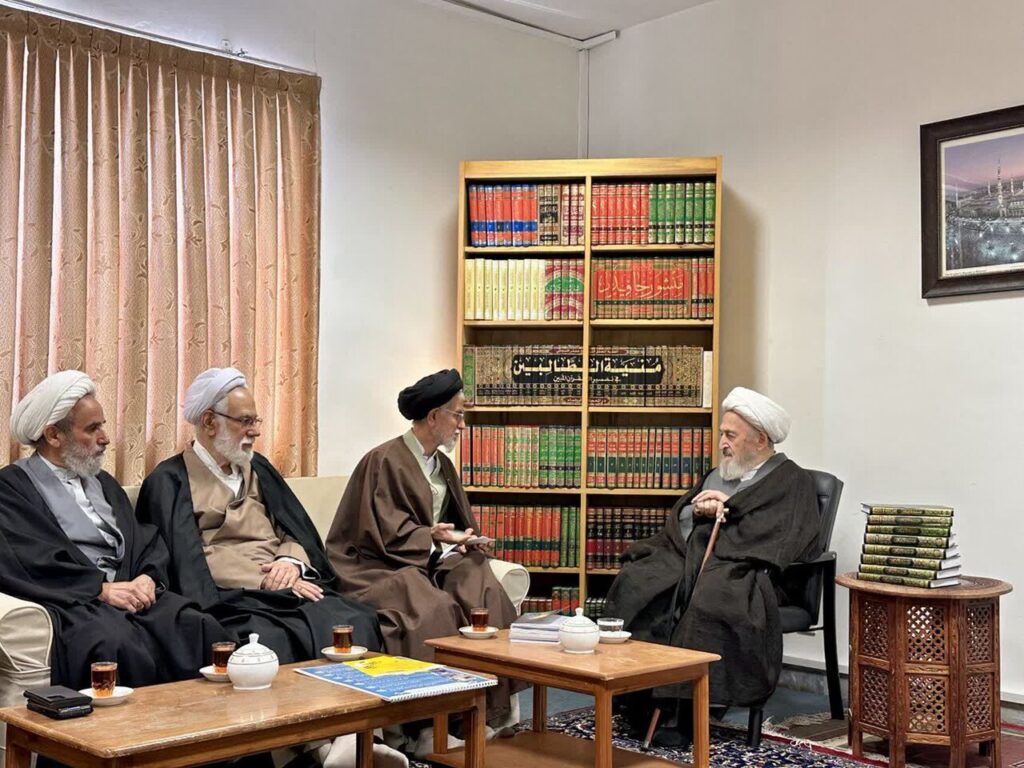 دیدار اعضای شورای علمی و رئیس ستاد مرکزی اعتکاف با آیت الله سبحانی