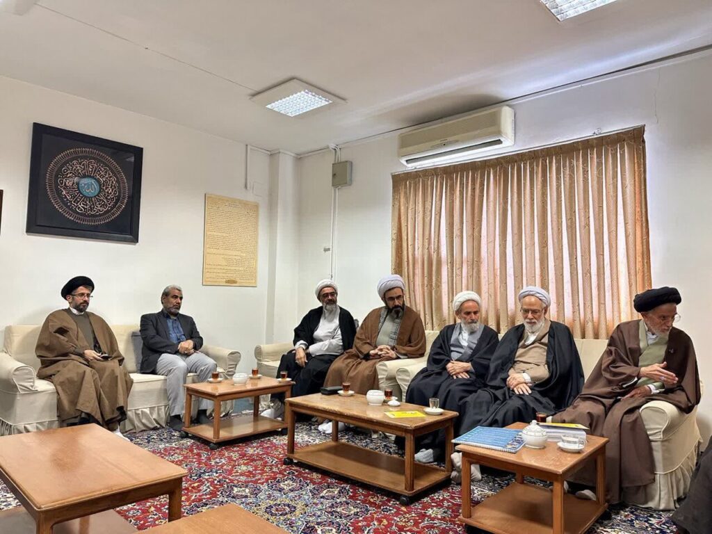 دیدار اعضای شورای علمی و رئیس ستاد مرکزی اعتکاف با آیت الله سبحانی (2)