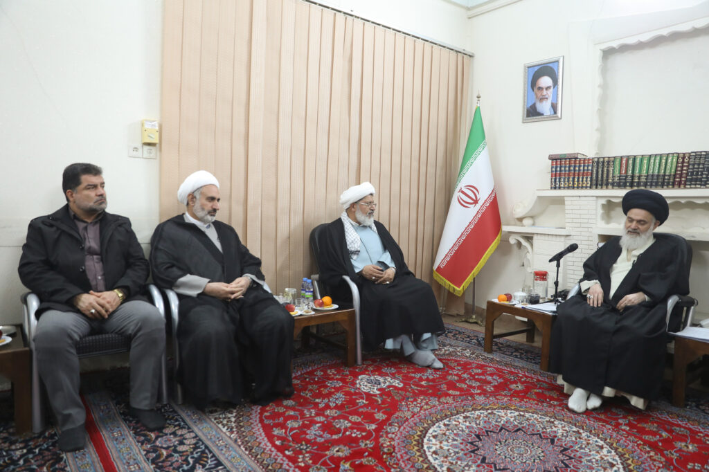 دیدار رئیس سازمان عقیدتی سیاسی فرماندهی کل انتظامی کشور با آیت الله بوشهری1