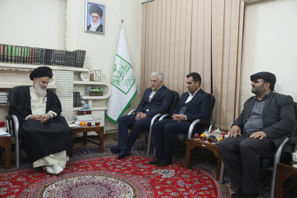 دیدار قائم مقام بانک دی و مدیرکل بنیاد شهید قم با آیت الله بوشهری1