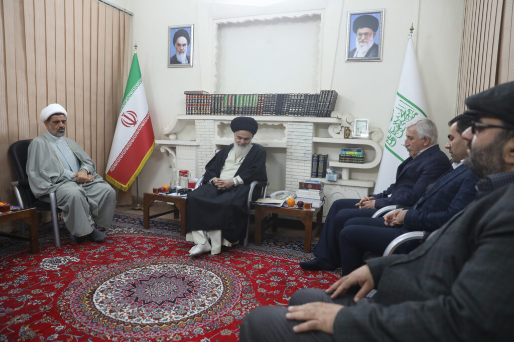 دیدار قائم مقام بانک دی و مدیرکل بنیاد شهید قم با آیت الله بوشهری2