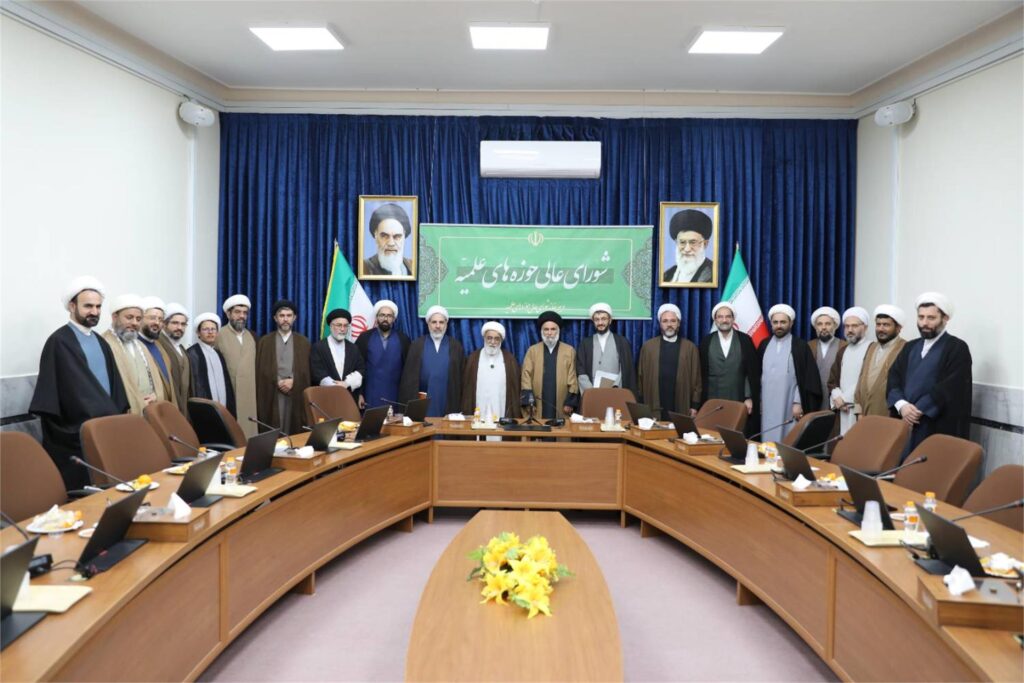 دیدار معاون و مدیران پژوهش حوزه های علمیه با آیت الله شب زنده دار (آذر 1404) 32