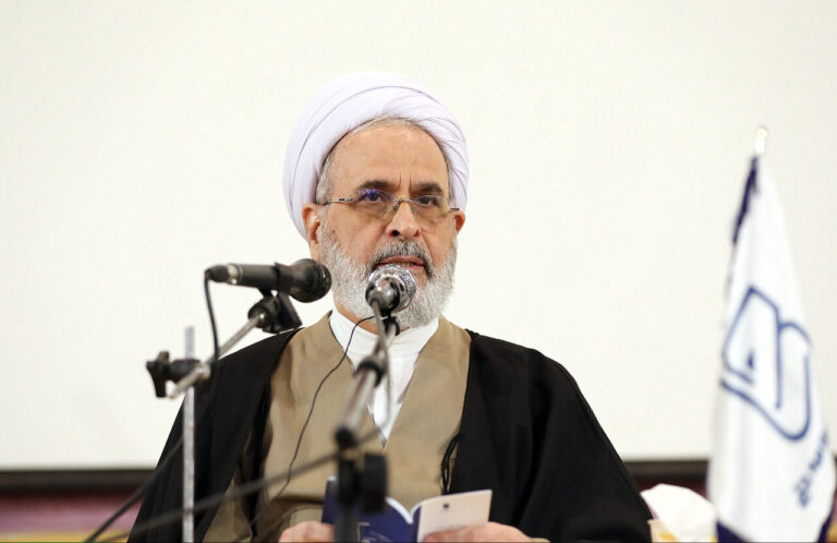 آیت الله اعرافی در اختتامیه شانزدهمین جشنواره علامه حلی(ره) تبیین کرد: قانون طلایی تحقیق و پژوهش