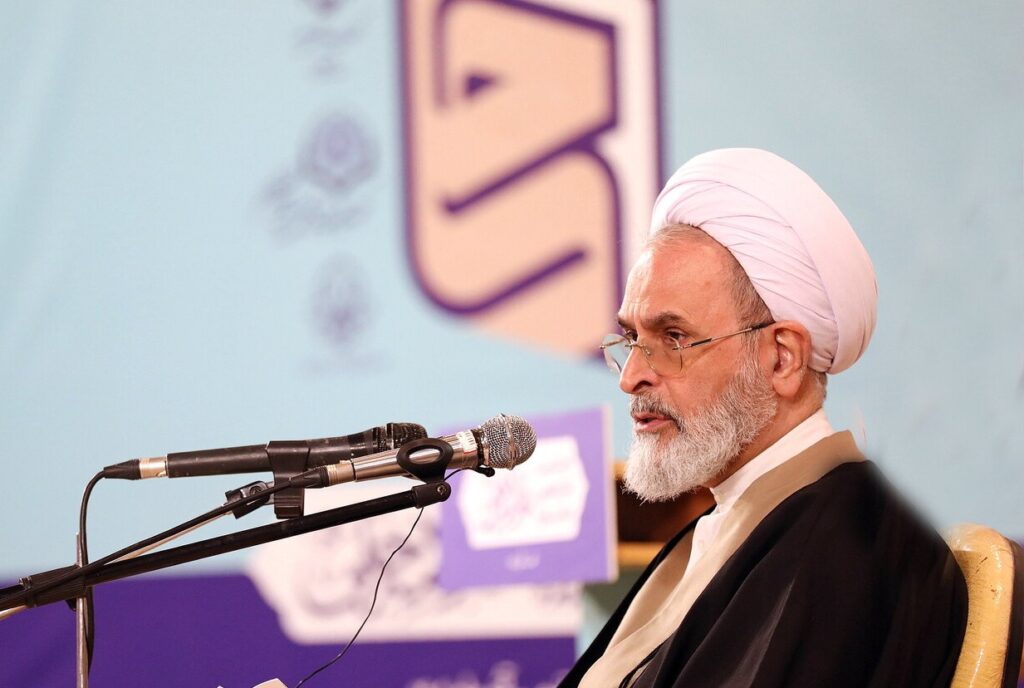 اعرافی در اختتامیه شانزدهمین جشنواره علامه حلی(ره)1 (2)