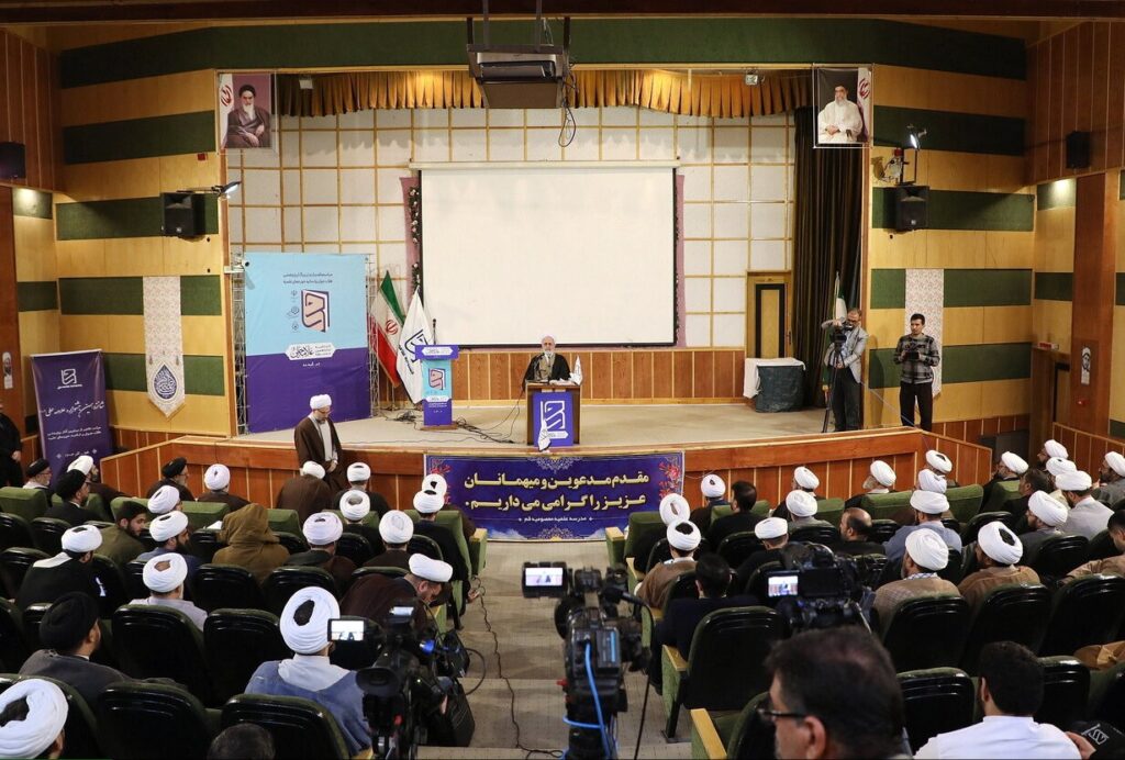 آیت الله اعرافی در اختتامیه شانزدهمین جشنواره علامه حلی(ره)1 (3