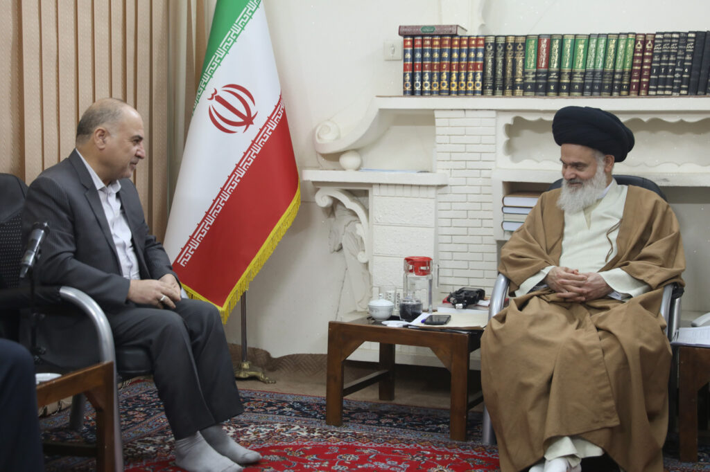 دیدار مدیرکل ثبت احوال استان قم با آیت الله بوشهری