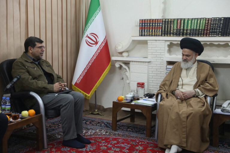 آیت الله حسینی بوشهری در دیدار مدیرعامل شرکت گاز استان قم: گلوگاه مسائل امروز کشور، مشکلات اقتصادی است