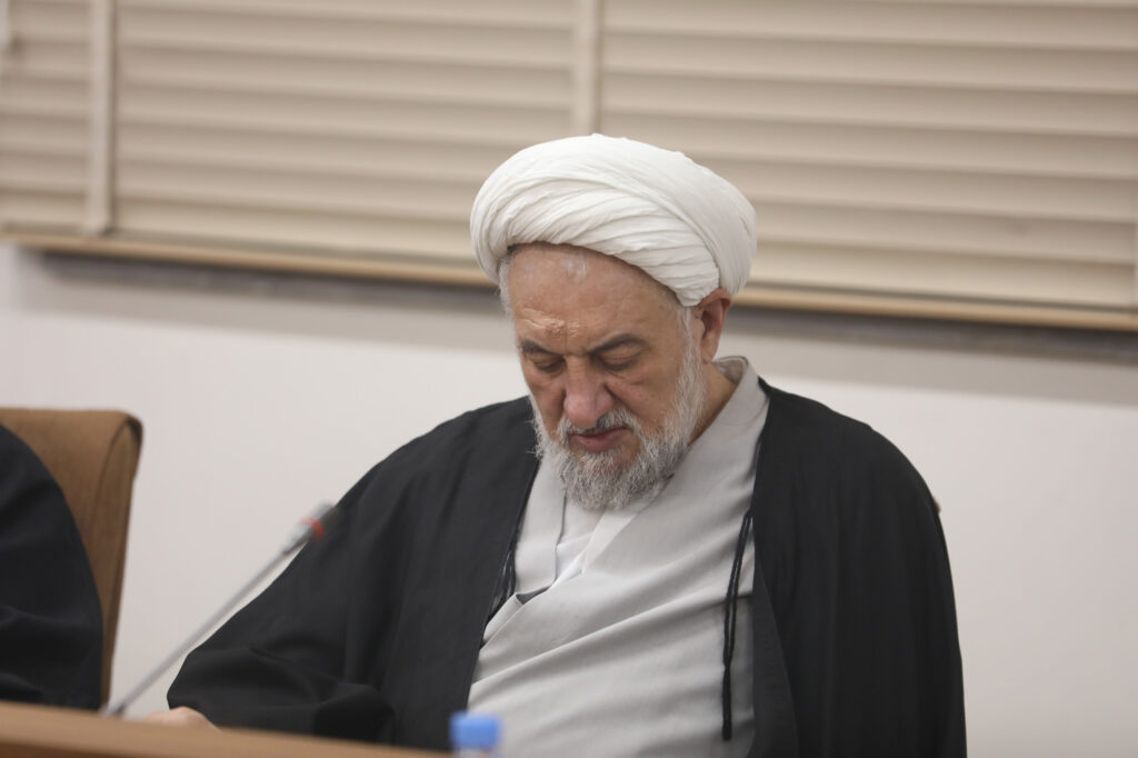 حضور رئیس صدا و سیما در جلسه جامعه مدرسین (دی ماه 1404) (14)